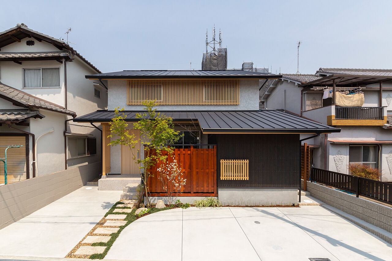 ビーバーハウス　注文住宅事業部　REST 【藤井寺市/2000万円台/間取り図有】吹き抜けに美しい紀州杉の梁。四季の移ろいを感じ、無垢木に癒される家の建築実例画像1