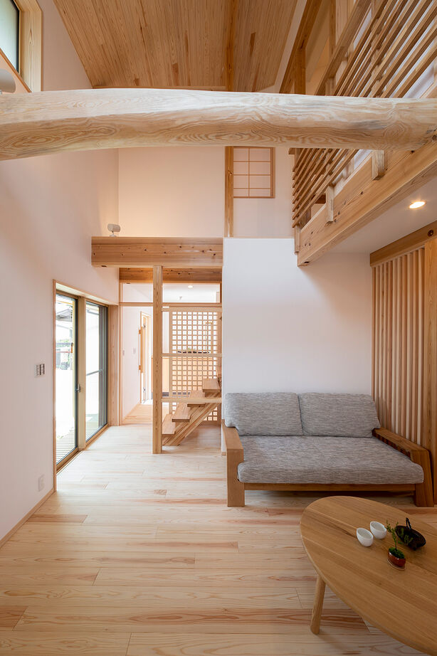 ビーバーハウス　注文住宅事業部　REST 【藤井寺市/2000万円台/間取り図有】吹き抜けに美しい紀州杉の梁。四季の移ろいを感じ、無垢木に癒される家の建築実例画像3