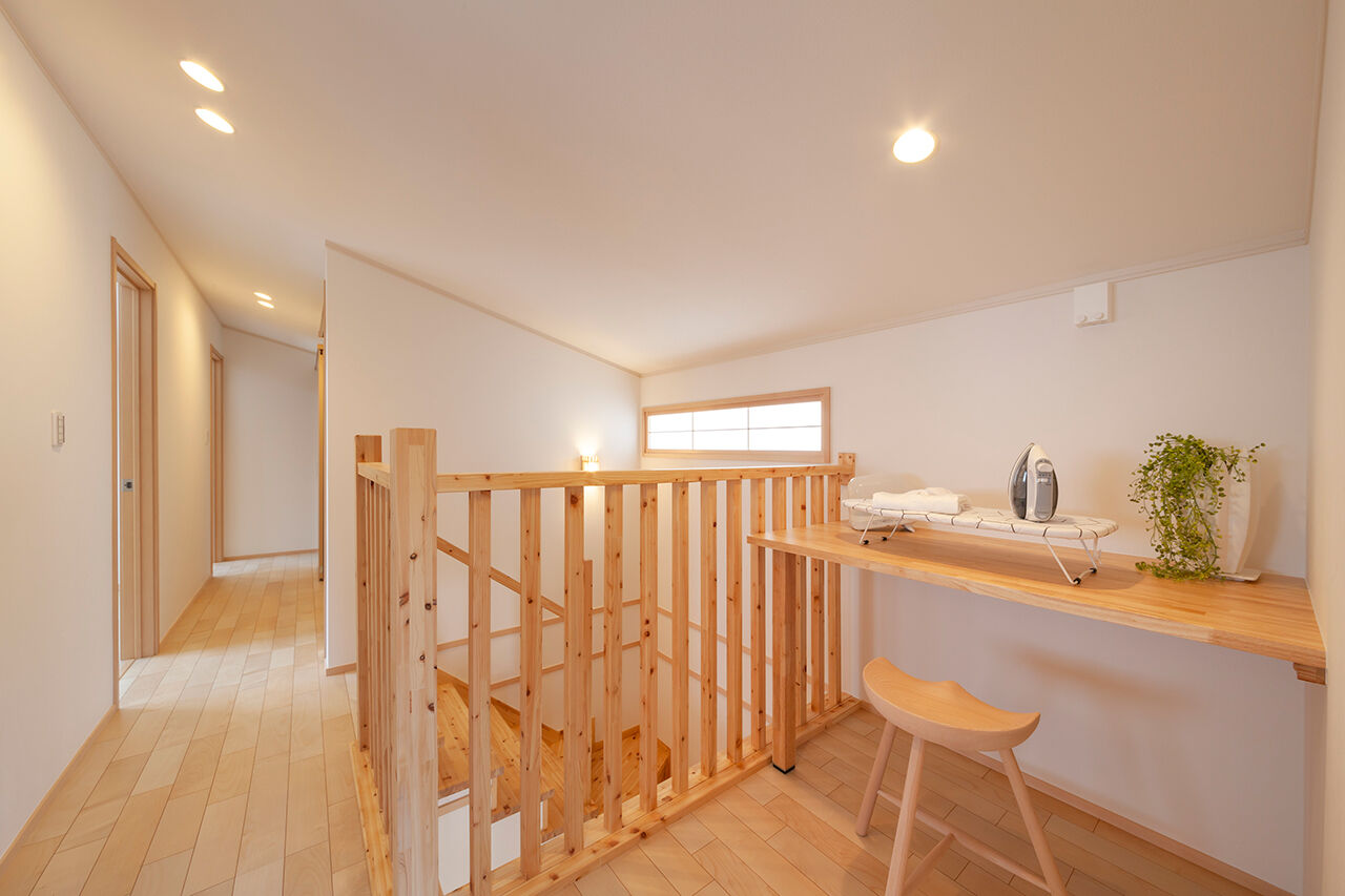 ビーバーハウス　注文住宅事業部　REST 【豊中市/1000万円台/間取り図有】家族が集う、畳仕上げのダウンフロアリビング。木の香り漂う和モダンな家の建築実例画像8