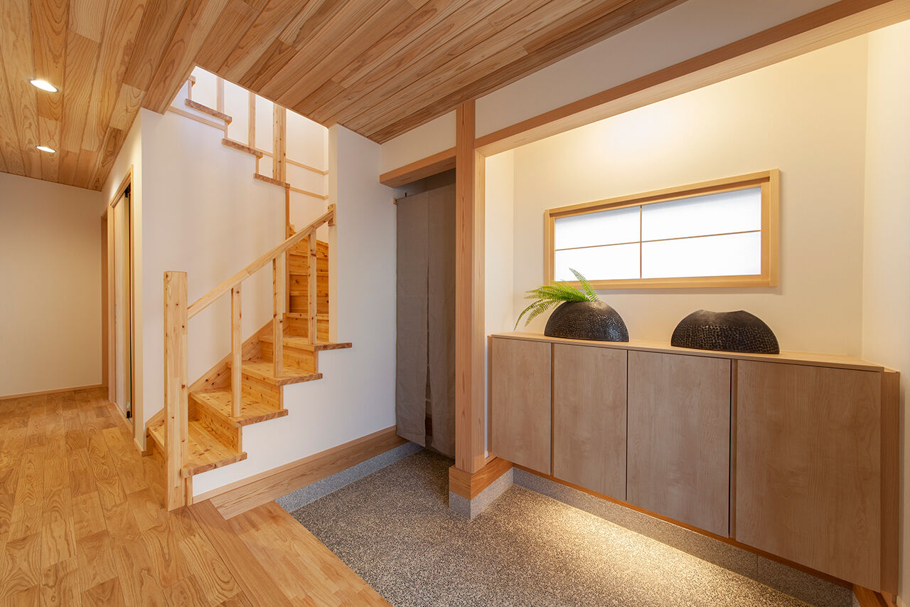 ビーバーハウス　注文住宅事業部　REST 【豊中市/1000万円台/間取り図有】家族が集う、畳仕上げのダウンフロアリビング。木の香り漂う和モダンな家の建築実例画像9