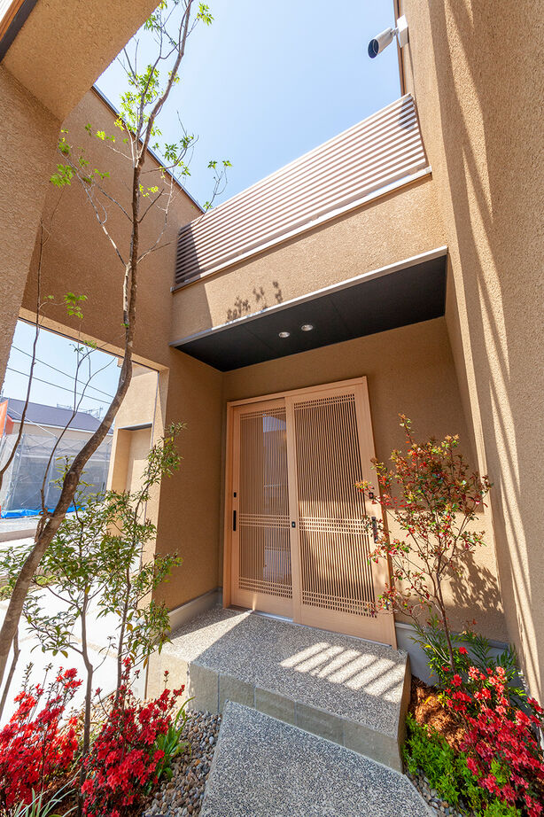 ビーバーハウス　注文住宅事業部　REST 【豊中市/1000万円台/間取り図有】家族が集う、畳仕上げのダウンフロアリビング。木の香り漂う和モダンな家の建築実例画像10