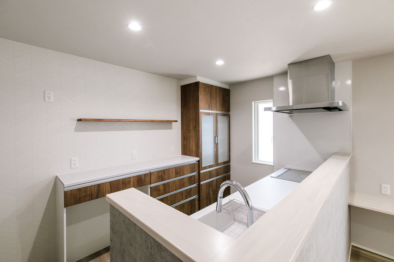 ヘルシーホーム/ハロウス すっきりとした佇まいの外観とナチュラルテイストのお家 【カーポート/スタイリッシュ/木目】の建築実例画像3