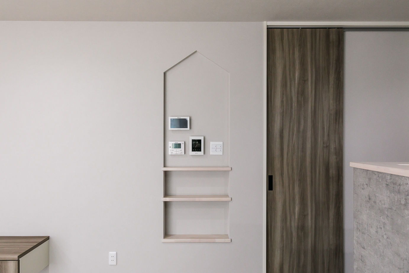 ヘルシーホーム/ハロウス すっきりとした佇まいの外観とナチュラルテイストのお家 【カーポート/スタイリッシュ/木目】の建築実例画像5