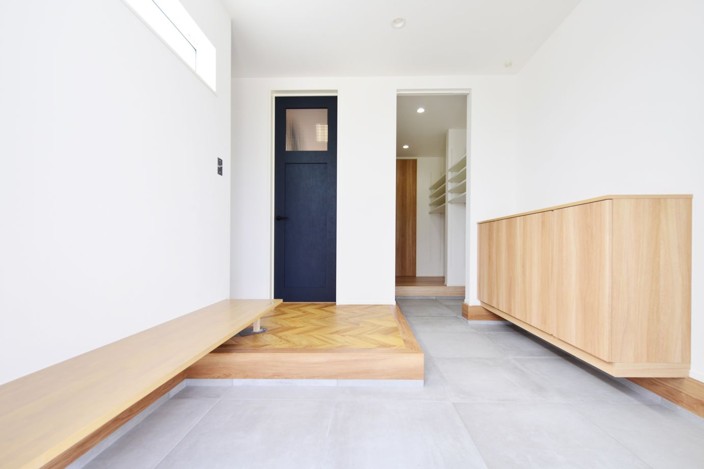 ヘルシーホーム/ハロウス 塗り壁とガルバの外観が映える高級感あるナチュラルな吹き抜け住宅の建築実例画像3