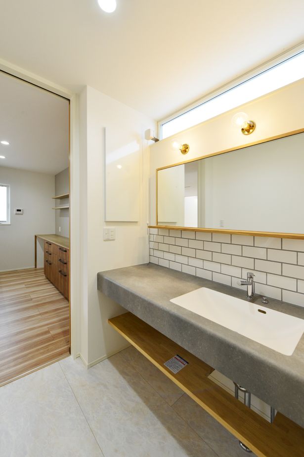 ヘルシーホーム/ハロウス 塗り壁とガルバの外観が映える高級感あるナチュラルな吹き抜け住宅の建築実例画像5