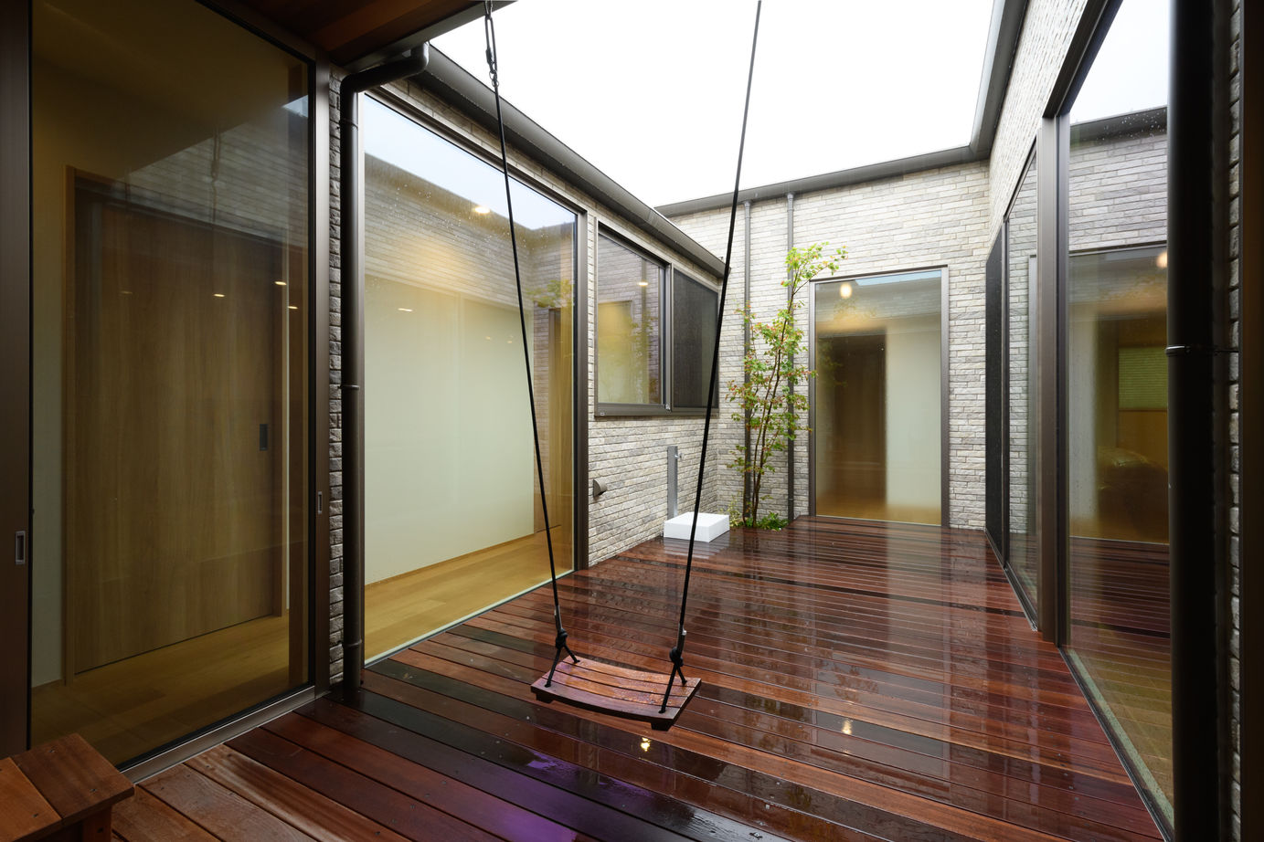 ヘルシーホーム/ハロウス プライバシーと開放感を両立！快適な暮らしを叶えるシンプルモダン住宅【シンプルモダン/平屋/中庭】の建築実例画像4