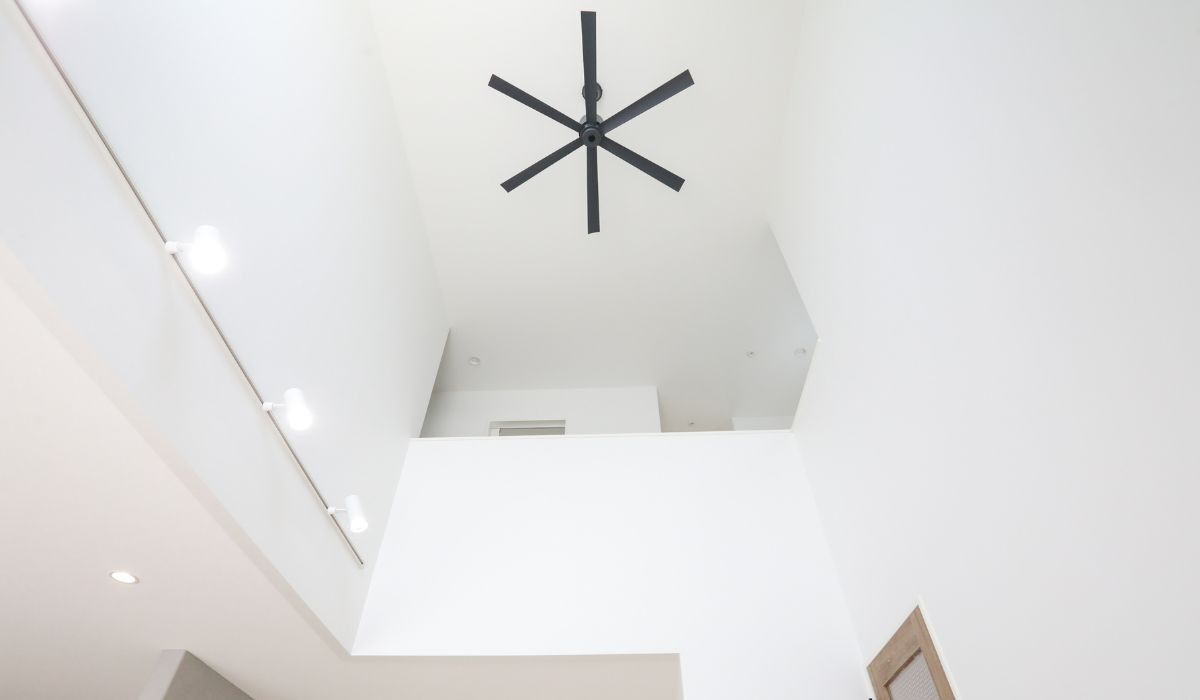 ヘルシーホーム/ハロウス 家族のつながりを感じるリビング吹き抜けのある開放的な家の建築実例画像3