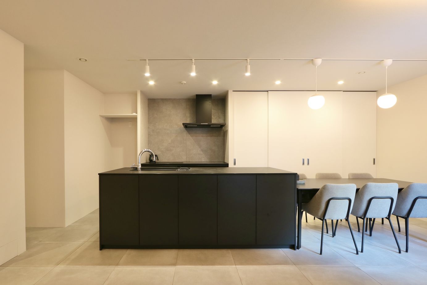 グランレブリー 【シンプルモダン×吹き抜け・間取り図あり】開放感のある「欲しいが詰まった」家の建築実例画像2