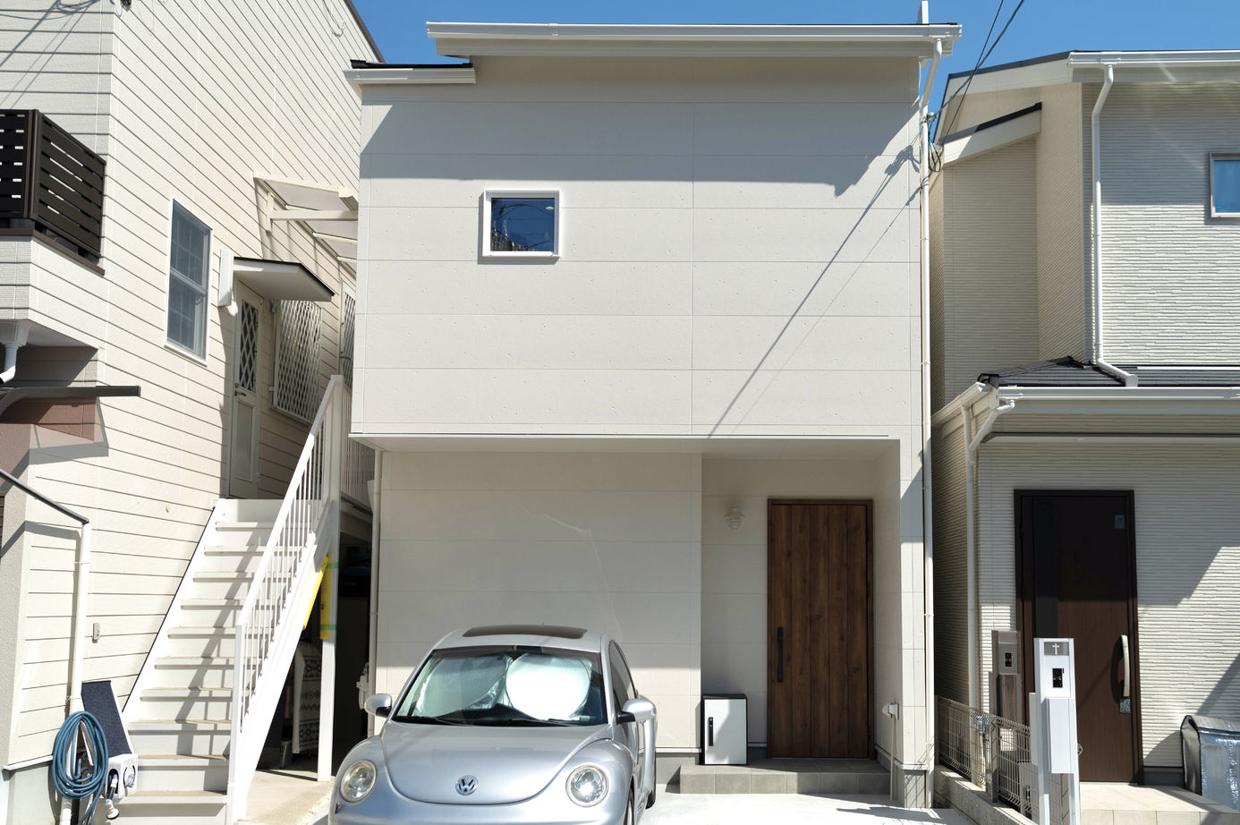 グランレブリー 【狭小×シンプルモダン×吹き抜け・間取り図あり】白を基調としたシンプルでこだわりある家の建築実例画像1