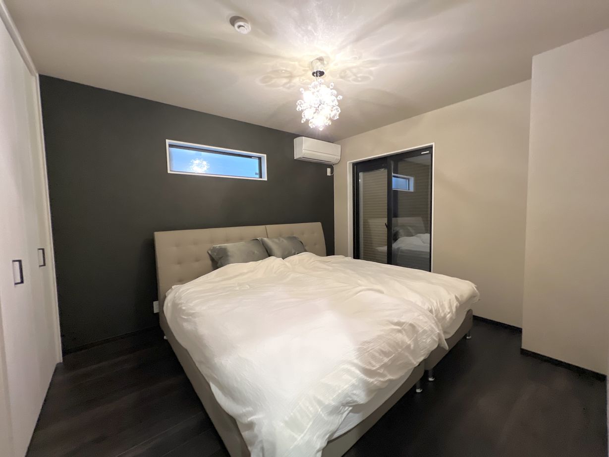 グランレブリー 【京都市西京区/1000万円台/狭小×モノトーン×吹き抜け・間取図有】狭小地でも開放感のあるホテルライクな家の建築実例画像5