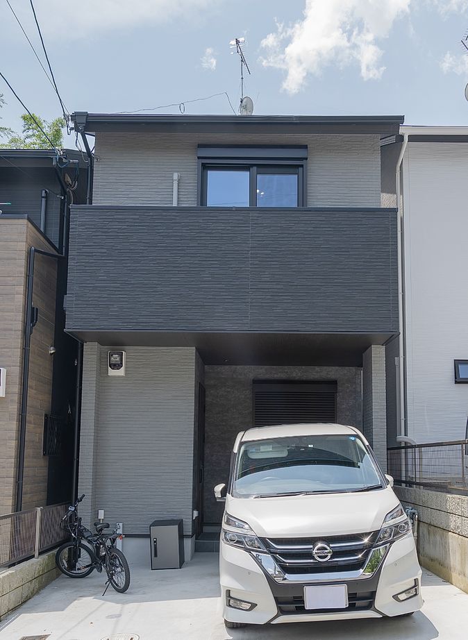 グランレブリー 【京都市西京区/1000万円台/狭小×モノトーン×吹き抜け・間取図有】狭小地でも開放感のあるホテルライクな家の建築実例画像9