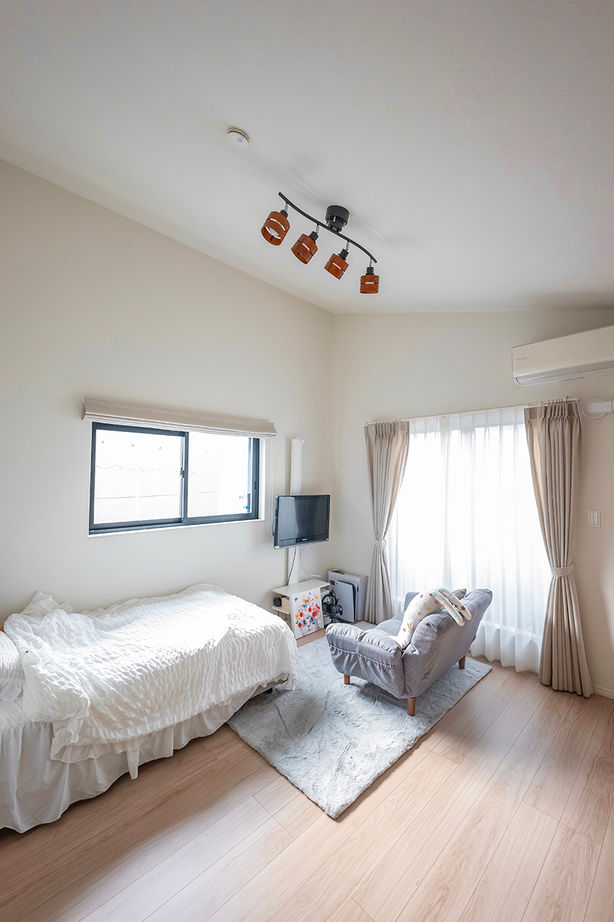 グランレブリー 【向日市/1500～1999万円/シンプルモダン×勾配天井】空間を最大限に活かし、開放感を楽しむ工夫が満載の建築実例画像5