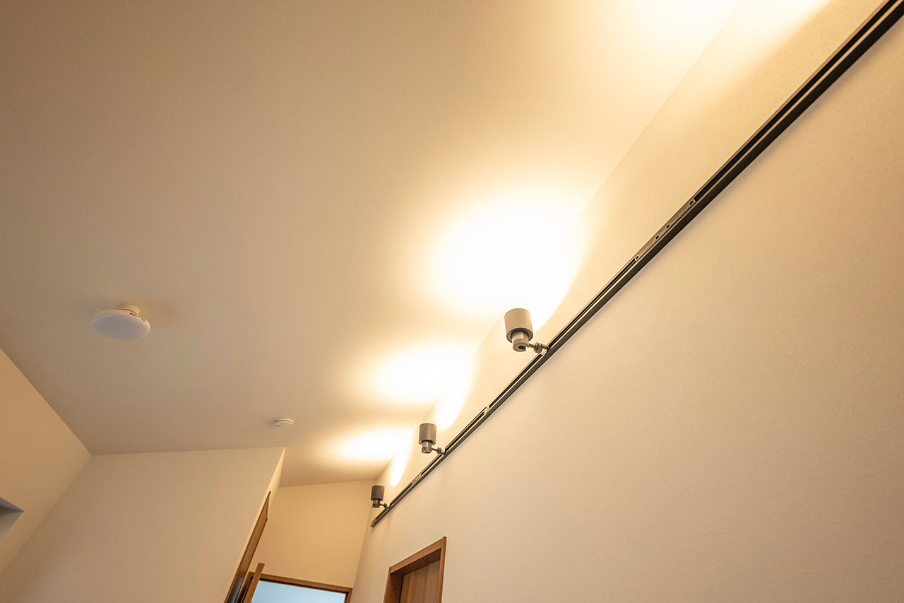 グランレブリー 【向日市/1500～1999万円/シンプルモダン×勾配天井】空間を最大限に活かし、開放感を楽しむ工夫が満載の建築実例画像6