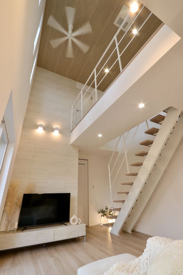 グランレブリー 【長岡京市/2000万円台/ナチュラルスタイル×吹き抜け・図面あり】狭小地を感じさせない家の建築実例画像2