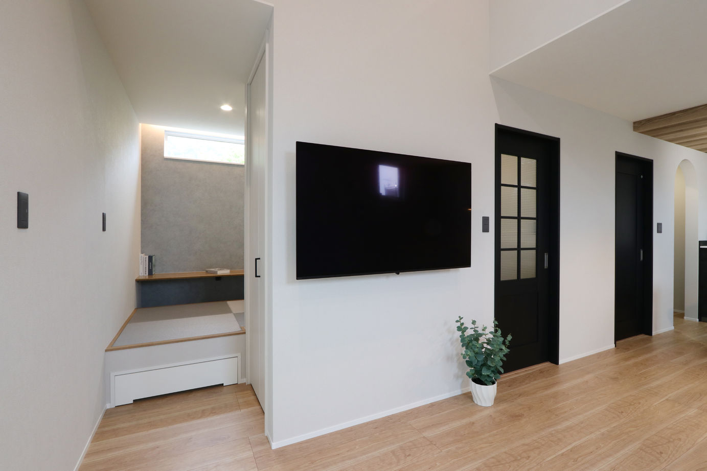 グランレブリー 【京都市/2000万円台/シンプルモダン×２階リビング・図面あり】スッキリと片づけられる明るく開放的な家の建築実例画像2