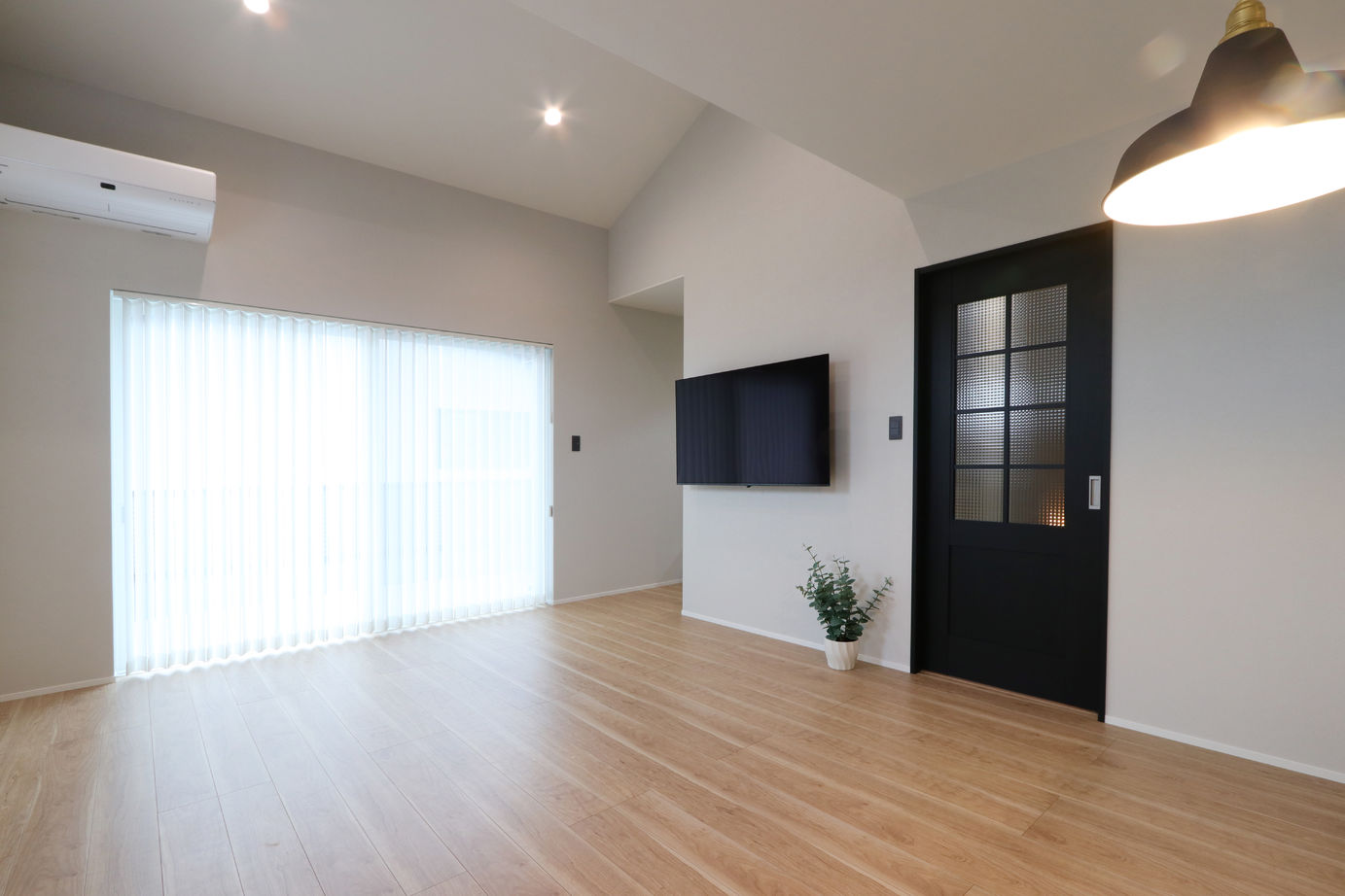 グランレブリー 【京都市/2000万円台/シンプルモダン×２階リビング・図面あり】スッキリと片づけられる明るく開放的な家の建築実例画像3