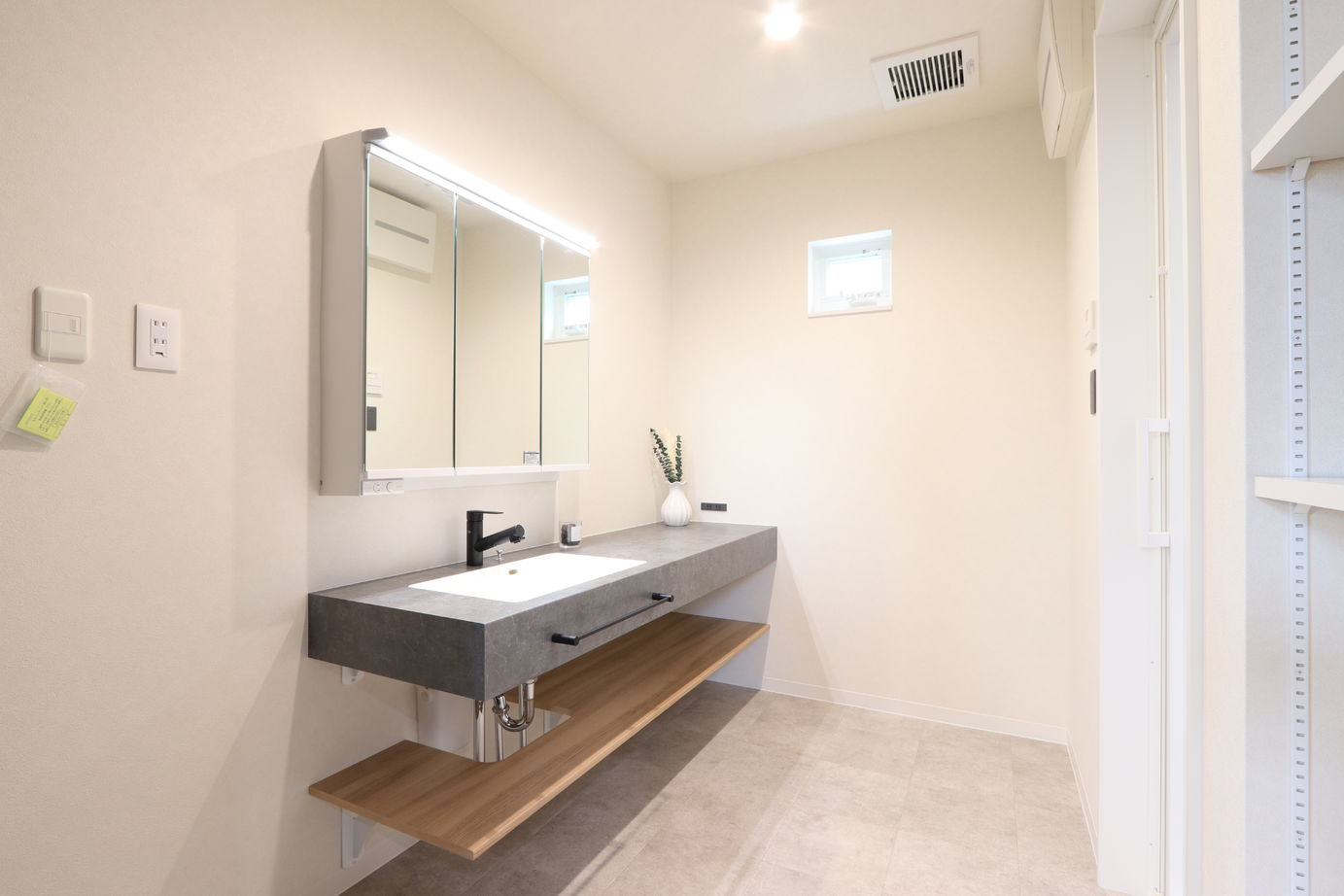 グランレブリー 【京都市/2000万円台/シンプルモダン×２階リビング・図面あり】スッキリと片づけられる明るく開放的な家の建築実例画像6