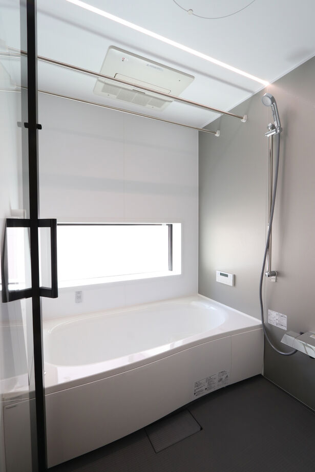 グランレブリー 【城陽市/1000万円台/吹き抜け/図面あり】タイルデッキがくれた、カーテンのいらない大らかな暮らしの建築実例画像9