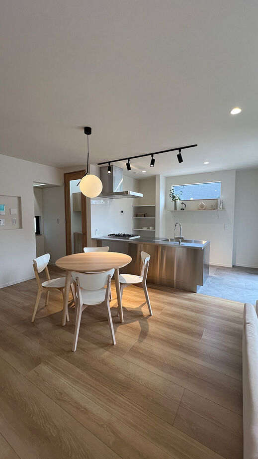 グランレブリー 【京都府京都市/1000万円台後半】ナチュラルカラーと木のぬくもり。くつろぎとあそびのある暮らしの建築実例画像4