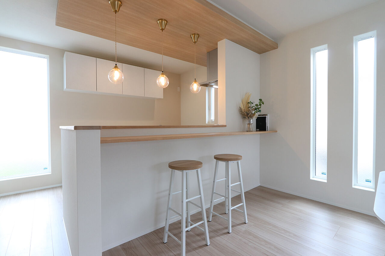 グランレブリー 【茨木市/1000万円台/ナチュラルモダン/間取り図有】光と木の温もりに包まれてくつろぐ2階リビングの家の建築実例画像3