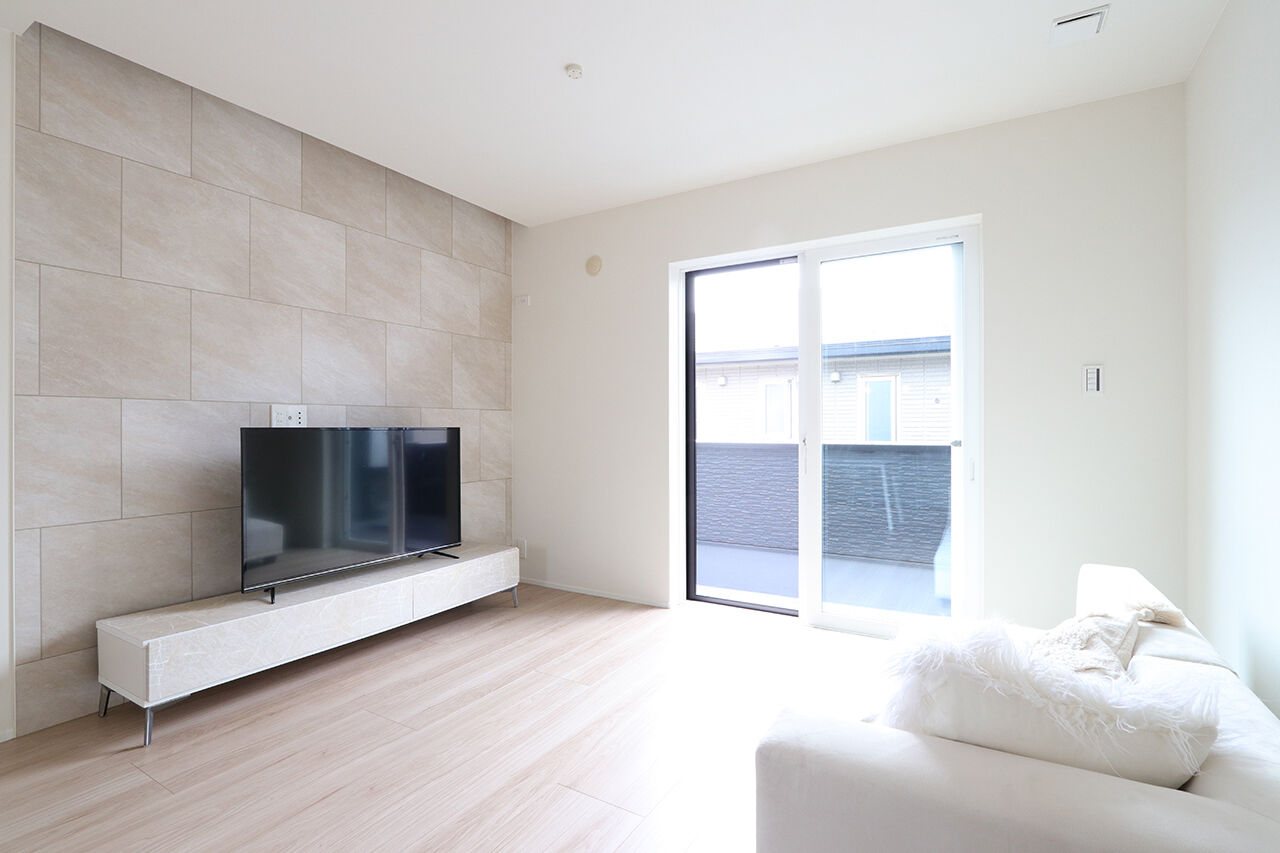 グランレブリー 【茨木市/1000万円台/ナチュラルモダン/間取り図有】光と木の温もりに包まれてくつろぐ2階リビングの家の建築実例画像4