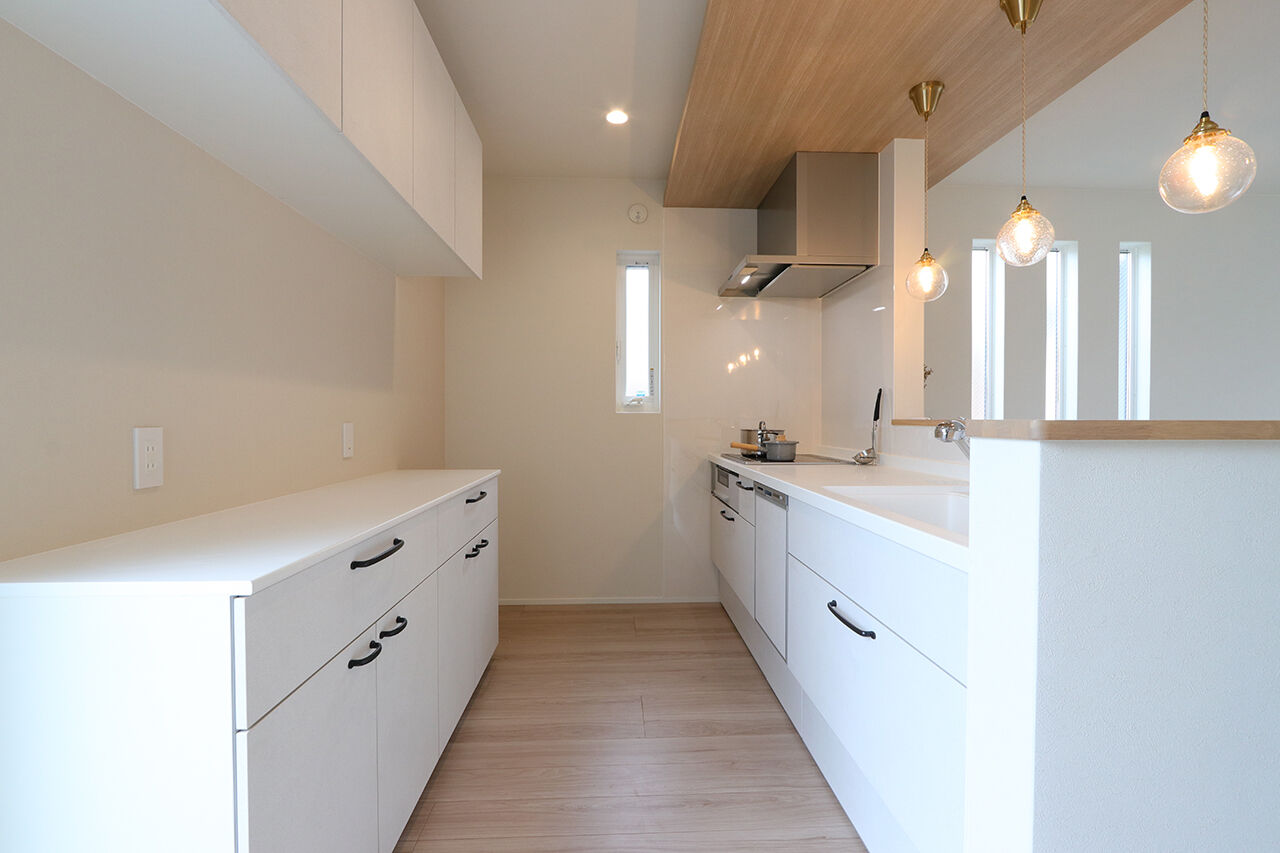 グランレブリー 【茨木市/1000万円台/ナチュラルモダン/間取り図有】光と木の温もりに包まれてくつろぐ2階リビングの家の建築実例画像5