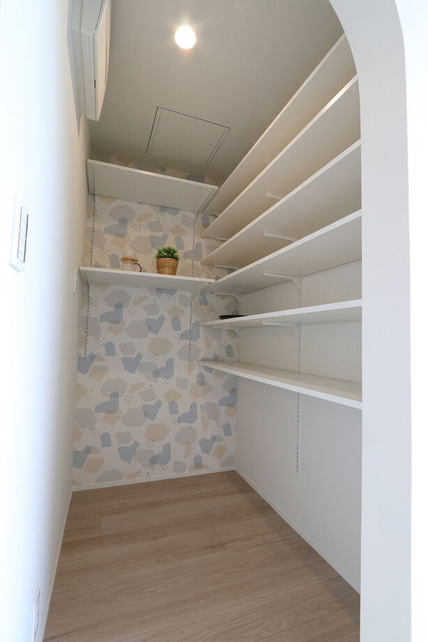 グランレブリー 【茨木市/1000万円台/ナチュラルモダン/間取り図有】光と木の温もりに包まれてくつろぐ2階リビングの家の建築実例画像6