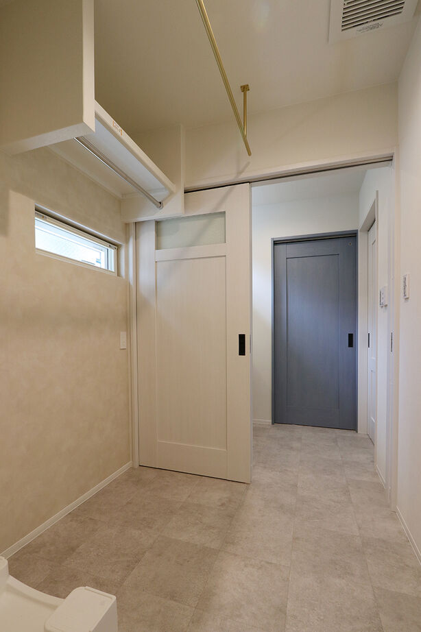 グランレブリー 【茨木市/1000万円台/ナチュラルモダン/間取り図有】光と木の温もりに包まれてくつろぐ2階リビングの家の建築実例画像7