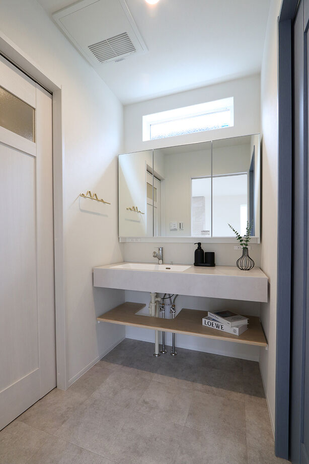 グランレブリー 【茨木市/1000万円台/ナチュラルモダン/間取り図有】光と木の温もりに包まれてくつろぐ2階リビングの家の建築実例画像8