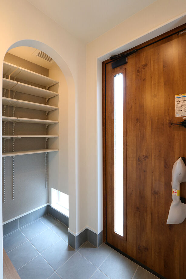 グランレブリー 【茨木市/1000万円台/ナチュラルモダン/間取り図有】光と木の温もりに包まれてくつろぐ2階リビングの家の建築実例画像10