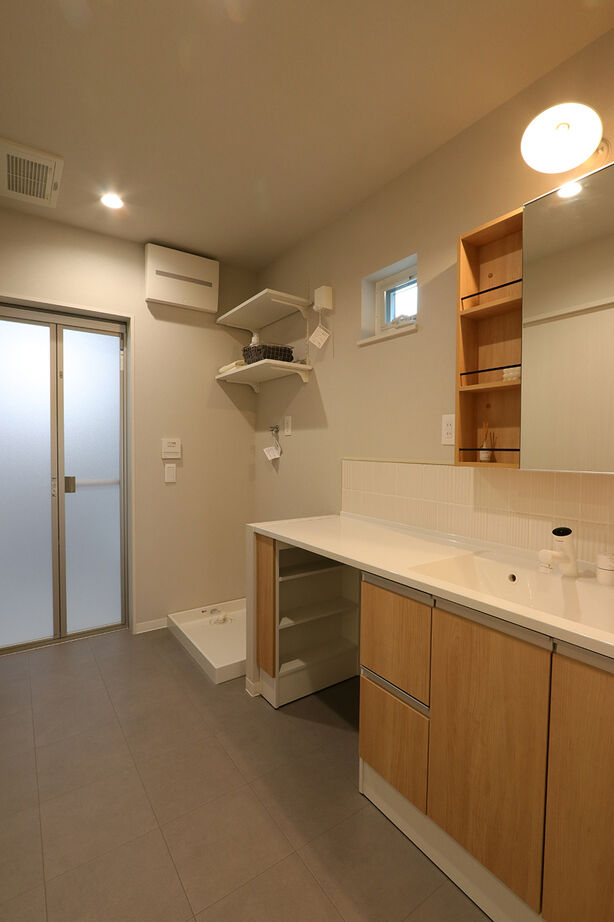 グランレブリー 【京都市/1000万円台/3階建て/間取り図有】狭小地でもくつろぎと機能的な回遊動線を形にした暮らしやすい家の建築実例画像5