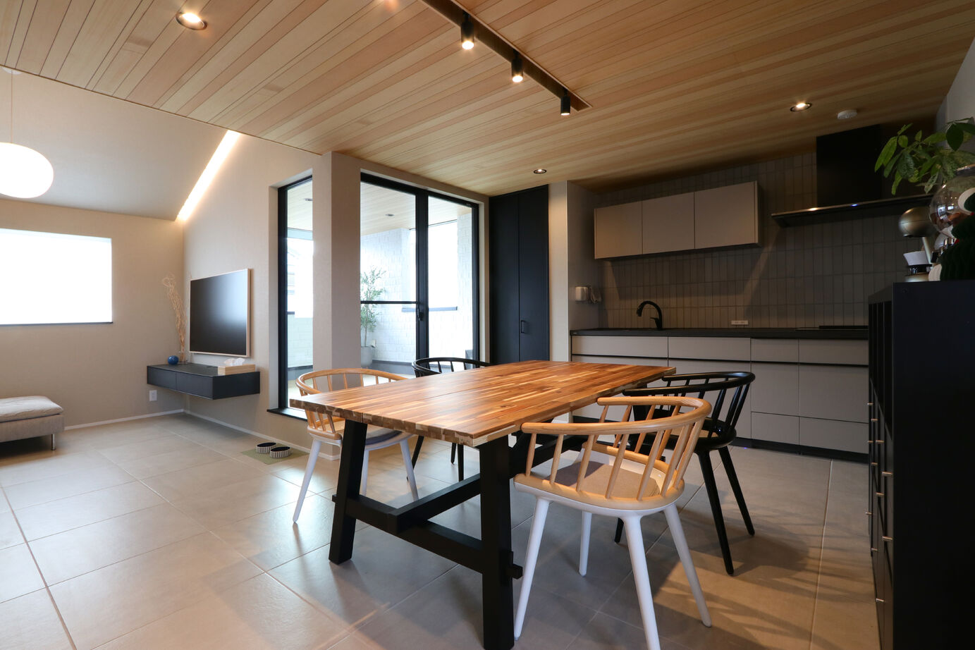 グランレブリー 【高槻市/2階建て/間取り】2階はワンフロアで家族それぞれの時間を過ごす寛ぎ空間と機能的な間取り設計の家の建築実例画像