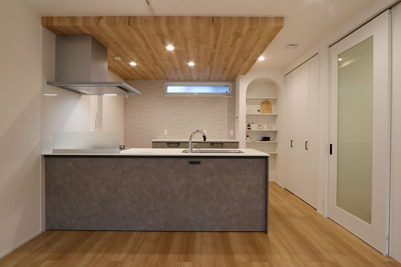 グランレブリー 【滋賀県/1000万円台後半/吹き抜け/間取り図有】吹き抜けの開放感と木目の温もりが広がる、心地よい住まいの建築実例画像3