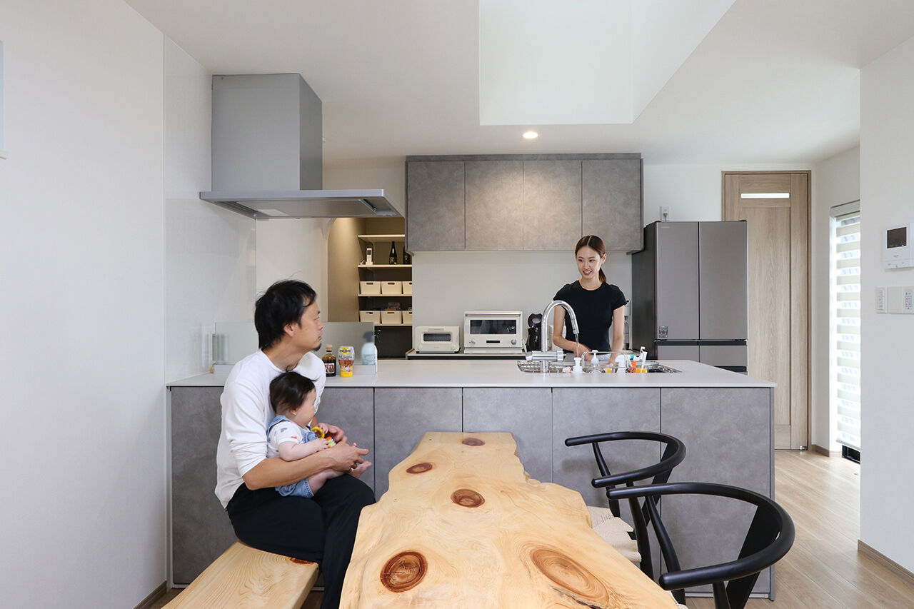 グランレブリー 【1000万円台後半/間取り図有】グレーと木目が美しく調和する、アーチが彩るこだわりの住まいの建築実例画像3