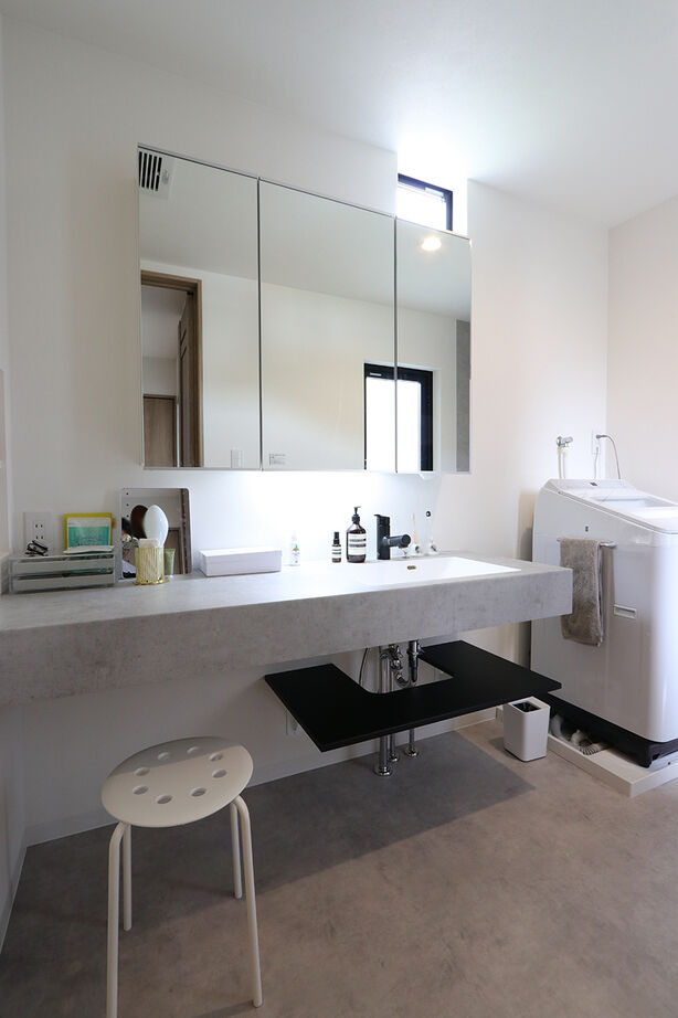 グランレブリー 【1000万円台後半/間取り図有】グレーと木目が美しく調和する、アーチが彩るこだわりの住まいの建築実例画像6