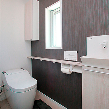 トヨタT&S建設 【浜松／間取り】頑丈な「構造」でも吹抜けと採光で開放感を。白いタイルの外観が美しいシンプルモダンな家の建築実例画像10