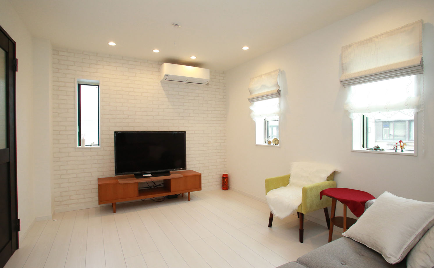 トヨタT&S建設 【間取り図掲載／名古屋市】面積以上に広さを感じる、シンプルさを極めた小粋な都市型３階建て住宅の建築実例画像3