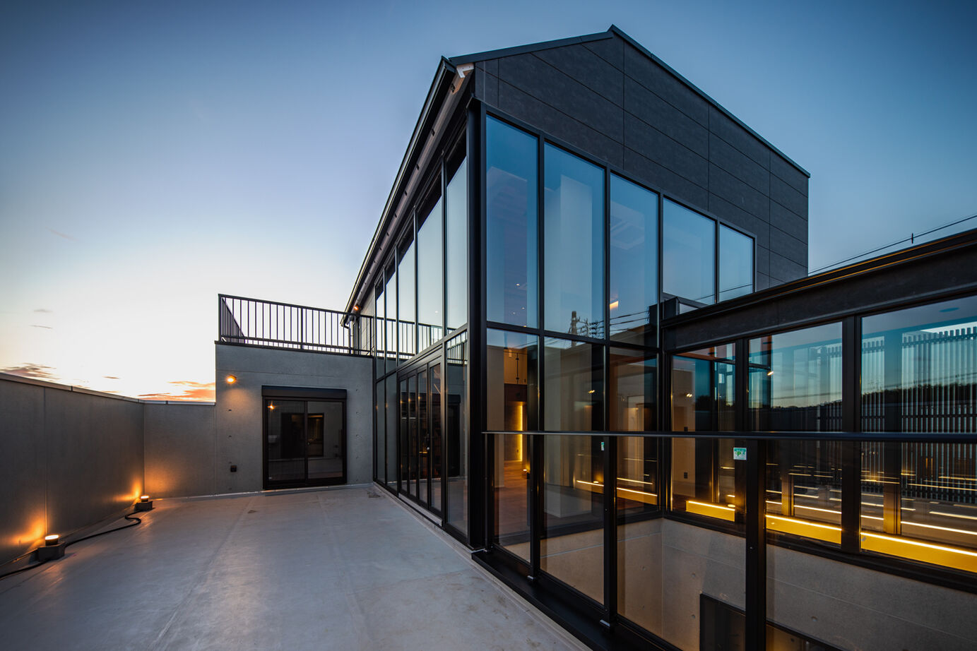 トヨタT&S建設 コンクリート造＋鉄骨造のハイブリット構造で実現した、開放的で都会的なデザイン邸宅の建築実例画像4