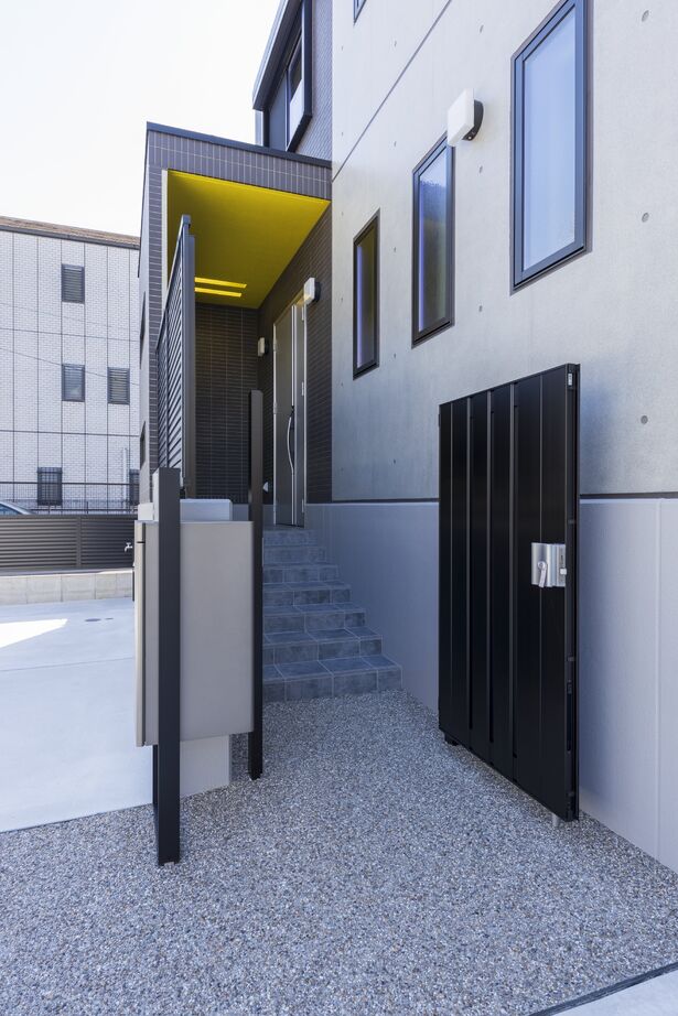 トヨタT&S建設 【名古屋市/コンクリート住宅】開放的な空間と充実設備を採用したタイル張りの邸宅の建築実例画像2