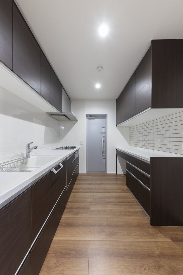 トヨタT&S建設 【名古屋市/コンクリート住宅】開放的な空間と充実設備を採用したタイル張りの邸宅の建築実例画像5