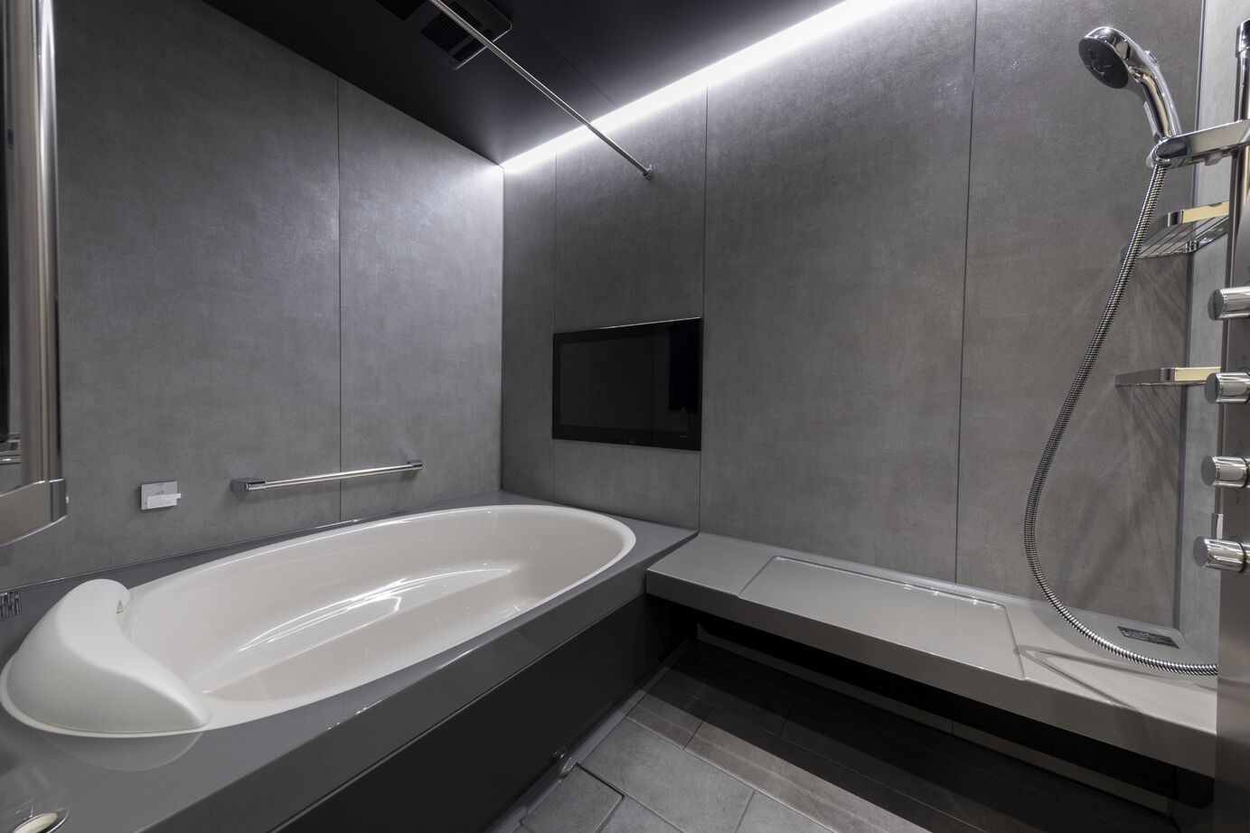 トヨタT&S建設 【名古屋市/コンクリート住宅】開放的な空間と充実設備を採用したタイル張りの邸宅の建築実例画像6