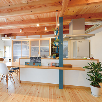 大和工務店 【2000万円台｜間取り図有】長い軒が西日を遮る快適さ。木の香りが心地いい片流れ屋根のシンプルな家の建築実例画像2