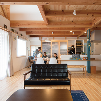 大和工務店 【2000万円台｜間取り図有】長い軒が西日を遮る快適さ。木の香りが心地いい片流れ屋根のシンプルな家の建築実例画像6