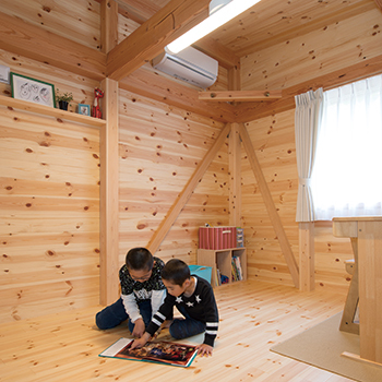 大和工務店 【2000万円台｜間取り図有】長い軒が西日を遮る快適さ。木の香りが心地いい片流れ屋根のシンプルな家の建築実例画像7