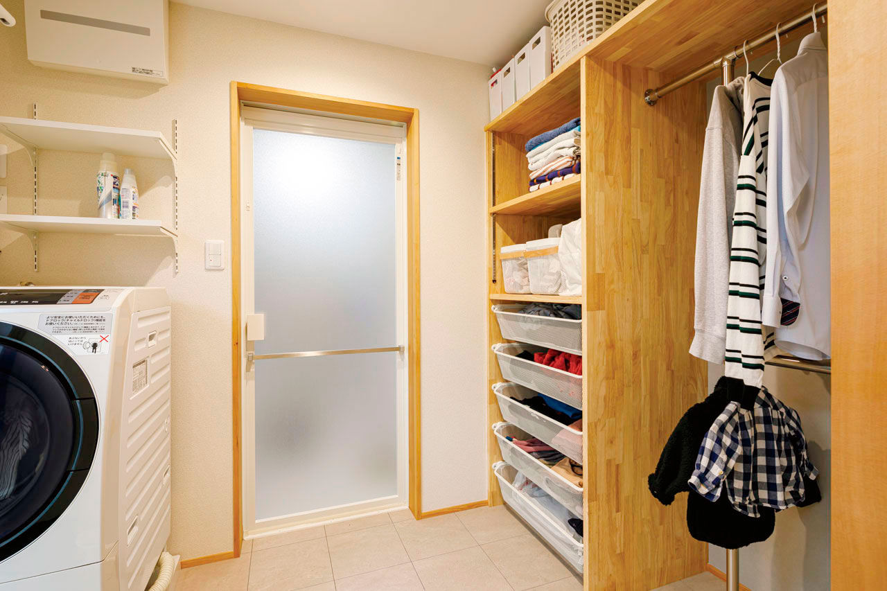 大和工務店 【2000万円台×35坪×収納｜間取り図有】開放的な間取りもW断熱で心地よく。家族の居場所たっぷりの白い家の建築実例画像6