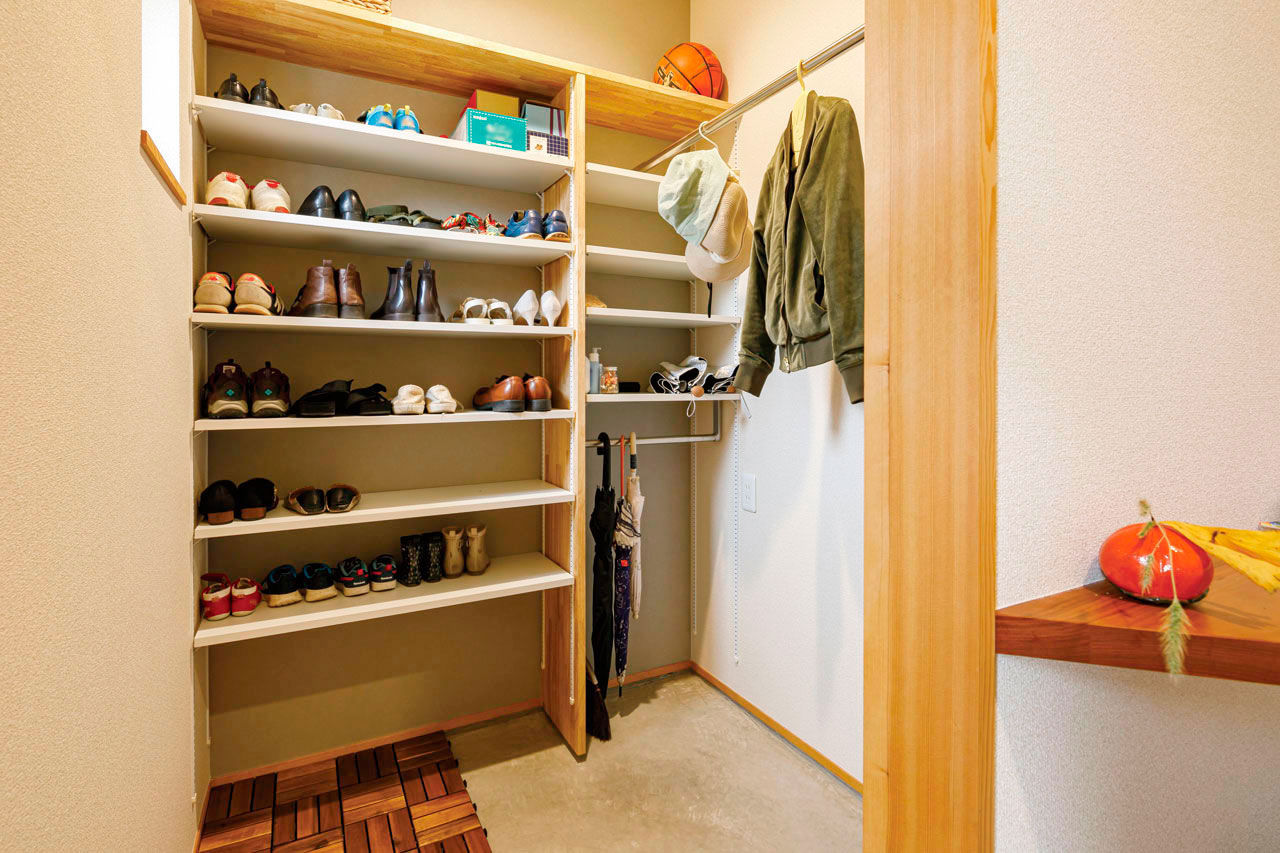 大和工務店 【2000万円台×35坪×収納｜間取り図有】開放的な間取りもW断熱で心地よく。家族の居場所たっぷりの白い家の建築実例画像9