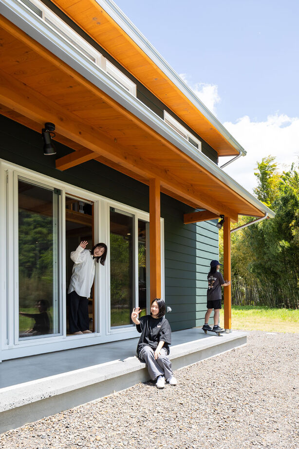 大和工務店 【2000万円台×平屋風×W断熱｜間取り図有】緑景に溶け合う木の家。開放感に満ちた33坪で5人家族がのびのびの建築実例画像9