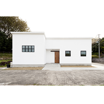 KITOKITO HOME&LIFE 【2000万円台|平屋|ナチュラル|35坪|土間収納】スイス漆喰やヘリンボーンの木の床…大好きに囲まれ過ごす家の建築実例画像2