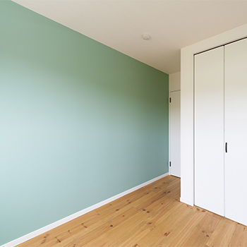 KITOKITO HOME&LIFE 【2000万円台|平屋|ナチュラル|35坪|土間収納】スイス漆喰やヘリンボーンの木の床…大好きに囲まれ過ごす家の建築実例画像3