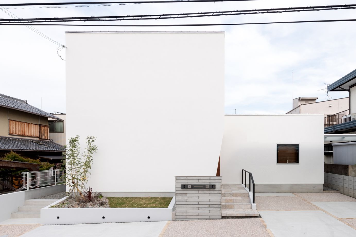 KITOKITO HOME&LIFE 【大阪府｜中庭｜30坪台】「ロ」の字設計で、カーテンを極力使わない・外から見えないお家の建築実例画像2